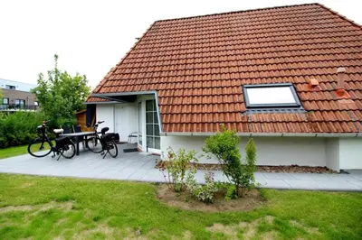 Das Gebäude in dem sich das Ferienhaus befindet