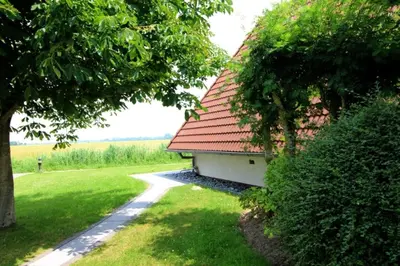Ein Garten an der Unterkunft SV2 Tegeler Rinne 8