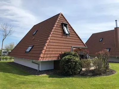 Das Gebäude in dem sich das Ferienhaus befindet