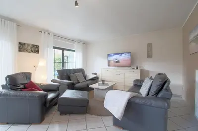 Ein Sitzbereich in der Unterkunft KW19 Ferienhaus Kormoranweg