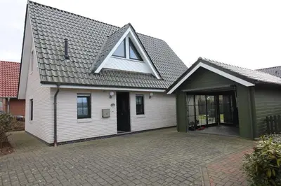 Das Gebäude in dem sich das Ferienhaus befindet