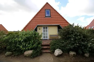 Das Gebäude in dem sich das Ferienhaus befindet