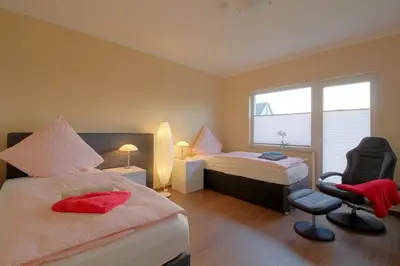 Ein Bett oder Betten in einem Zimmer der Unterkunft Gästehaus Dorum 03