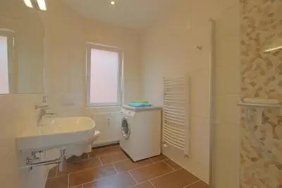 Ein Badezimmer in der Unterkunft Gästehaus Dorum 03