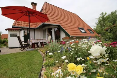 Ein Garten an der Unterkunft SV3 Hans Albers 20 Mona