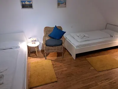 Ein Bett oder Betten in einem Zimmer der Unterkunft FeWo Obereversand