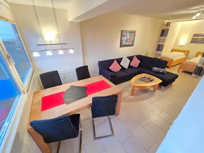 Ein Sitzbereich in der Unterkunft Strandhochhaus Wohnung E3