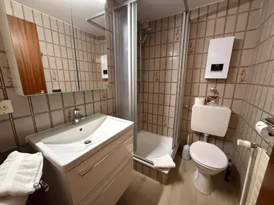 Ein Badezimmer in der Unterkunft Strandresidenz Rosengarten, Hohenzollernstr 30, App 110