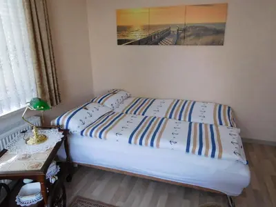 Ein Bett oder Betten in einem Zimmer der Unterkunft Ferienwohnung Küstensnack