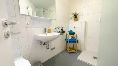 Ein Badezimmer in der Unterkunft Strandhaus Nordseebrandung Fewo B1.1