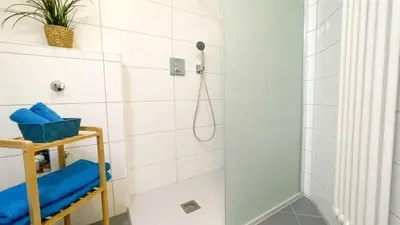 Ein Badezimmer in der Unterkunft Strandhaus Nordseebrandung Fewo B1.2
