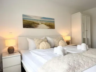 Ein Bett oder Betten in einem Zimmer der Unterkunft Strandhaus Nordseebrandung Fewo A1.1