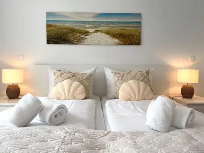 Ein Bett oder Betten in einem Zimmer der Unterkunft Strandhaus Nordseebrandung Fewo A1.1