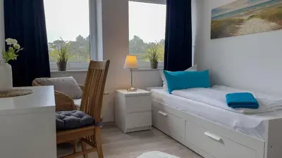Ein Bett oder Betten in einem Zimmer der Unterkunft Strandhaus Nordseebrandung Fewo B1.3