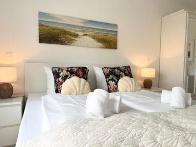 Ein Bett oder Betten in einem Zimmer der Unterkunft Strandhaus Nordseebrandung Fewo A3.1