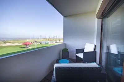 Ein Sitzbereich in der Unterkunft Am Sahlenburger Strand - Wohnung 4