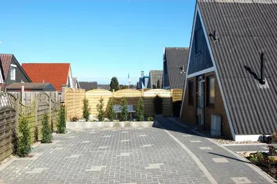 Das Gebäude in dem sich das Ferienhaus befindet