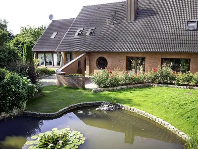 Ein Garten an der Unterkunft Ferienwohnungen in Wremen