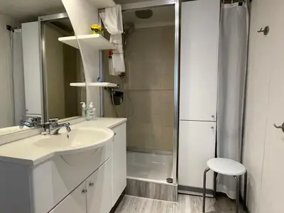 Ein Badezimmer in der Unterkunft Apartment Osterende-1 by Interhome