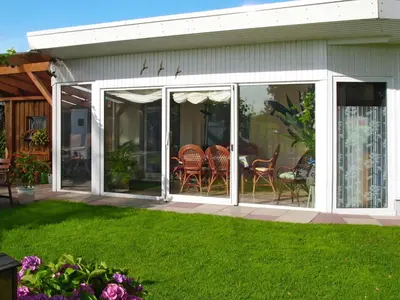 Ein Garten an der Unterkunft Apartment Osterende-2 by Interhome
