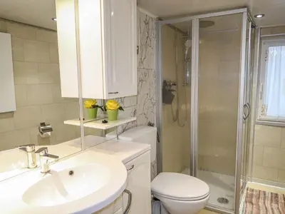 Ein Badezimmer in der Unterkunft Apartment Osterende-2 by Interhome