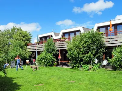 Ein Garten an der Unterkunft Apartment Nordsee-Ferienhaus-5 by Interhome