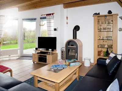 TV/Unterhaltungsangebot in der Unterkunft Holiday Home Cuxland Ferienpark-3 by Interhome