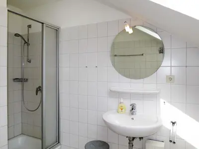 Ein Badezimmer in der Unterkunft Apartment Cuxland Ferienpark-2 by Interhome
