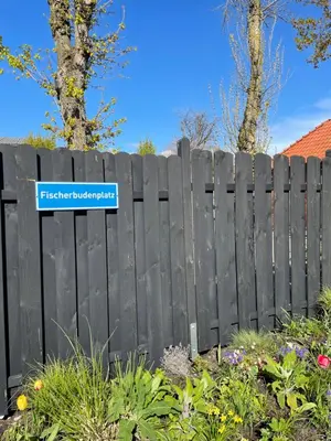 Ein Garten an der Unterkunft Fischerbude