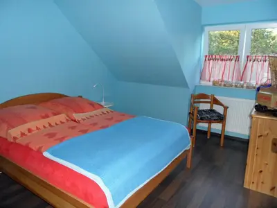 Ein Bett oder Betten in einem Zimmer der Unterkunft Ferienhaus Regenbogen