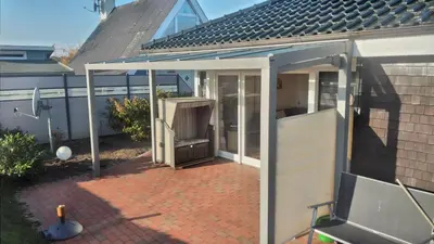 Das Gebäude in dem sich das Ferienhaus befindet