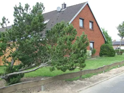 Das Gebäude in dem sich das Ferienhaus befindet