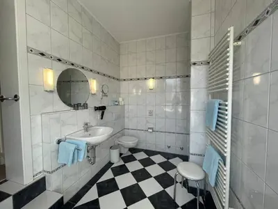 Ein Badezimmer in der Unterkunft Hotel Deichvoigt