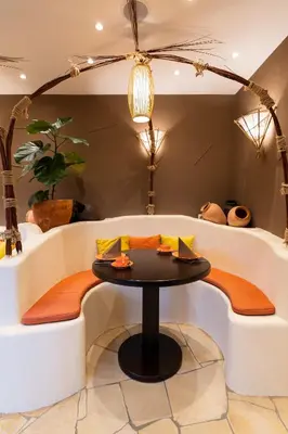 Ein Sitzbereich in der Unterkunft Hotel Luina Beach