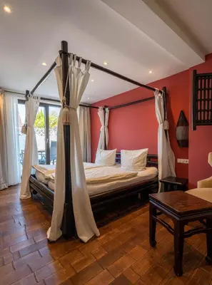 Ein Bett oder Betten in einem Zimmer der Unterkunft Hotel Luina Beach