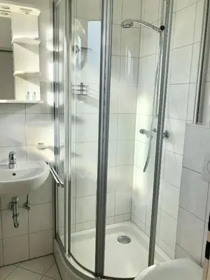 Ein Badezimmer in der Unterkunft Pension Maren