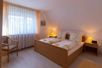 Ein Bett oder Betten in einem Zimmer der Unterkunft Gästehaus Bei J.A.G.