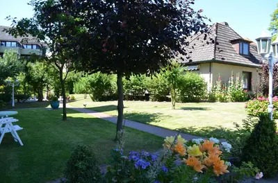 Ein Garten an der Unterkunft Stranddomicil Steiner - Gästehäuser