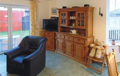 TV/Unterhaltungsangebot in der Unterkunft Beautiful Home In Wurster Nordseeküste