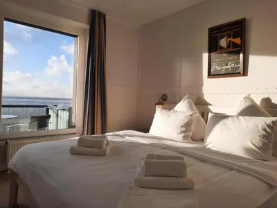Ein Bett oder Betten in einem Zimmer der Unterkunft Beachhotel Cuxhaven