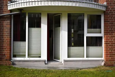 Eine Fassade oder ein Eingang zu Urlaub direkt am Duhner Strand