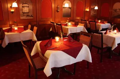 Ein Restaurant oder anderes Speiselokal in der Unterkunft Hotel Zwei Linden - links der Elbe - Niedersachsen