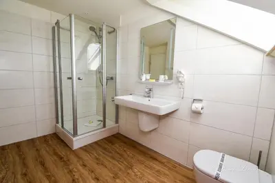 Ein Badezimmer in der Unterkunft Hotel Zwei Linden - links der Elbe - Niedersachsen
