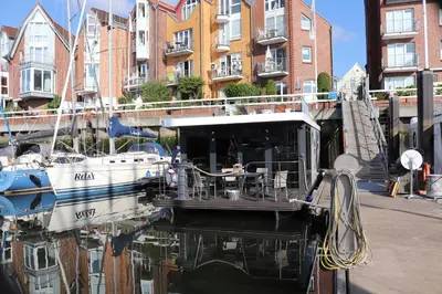 Das Gebäude in dem sich das Boot befindet