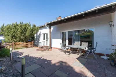 Das Gebäude in dem sich das Ferienhaus befindet