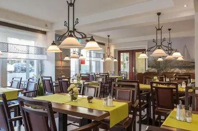 Ein Restaurant oder anderes Speiselokal in der Unterkunft Hotel Christiansen