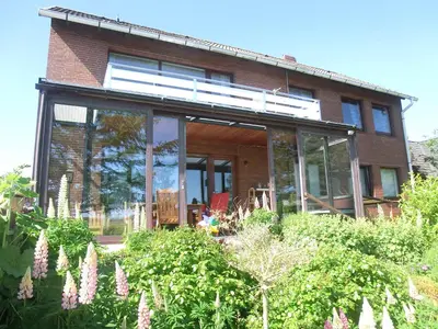 Ein Garten an der Unterkunft Haus Strandgut/2