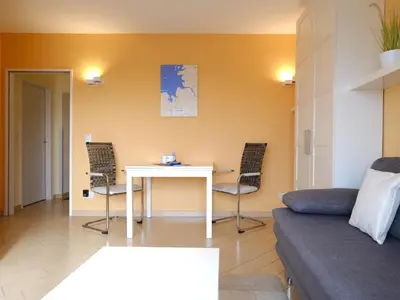 Ein Sitzbereich in der Unterkunft Ferienwohnung 348 Haus Deichgraf
