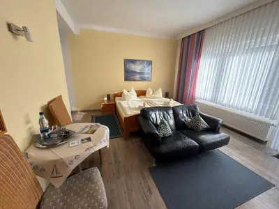 Ein Sitzbereich in der Unterkunft Hotel-Restaurant Nord Stuv