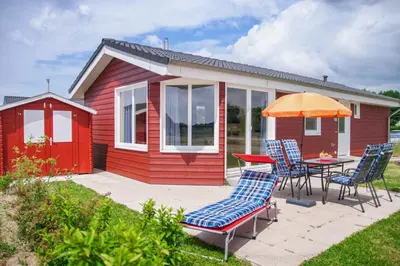 Das Gebäude in dem sich das Ferienhaus befindet